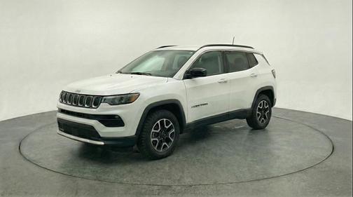 Bright White Clearcoat 2025 Jeep Compass Trailhawk