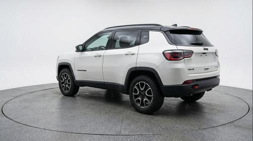 Bright White Clearcoat 2025 Jeep Compass Trailhawk
