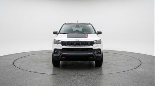 Bright White Clearcoat 2025 Jeep Compass Trailhawk
