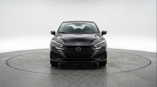 Super Black 2025 Nissan Versa 1.6 SV