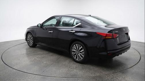 Super Black 2025 Nissan Altima SV FWD