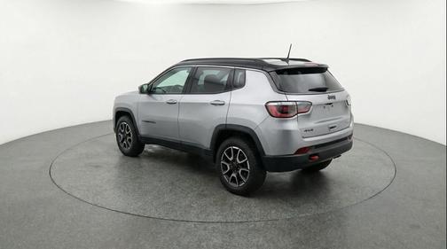 Silver Zynith Metallic Clearcoat 2025 Jeep Compass Trailhawk