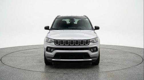 Silver Zynith Metallic Clearcoat 2025 Jeep Compass Limited
