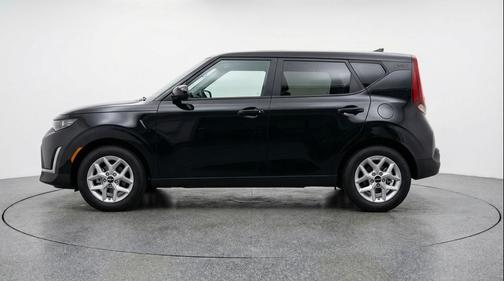 Fusion Black 2025 Kia Soul LX