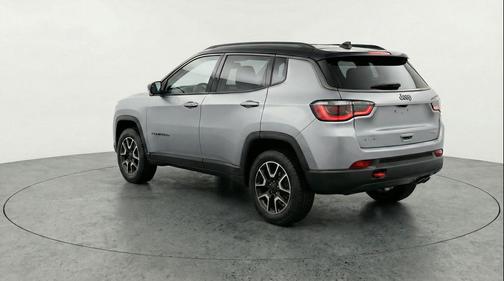 Silver Zynith Metallic Clearcoat 2025 Jeep Compass Trailhawk