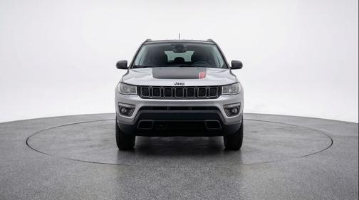 Silver Zynith Metallic Clearcoat 2025 Jeep Compass Trailhawk