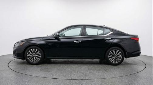 Super Black 2025 Nissan Altima SV FWD