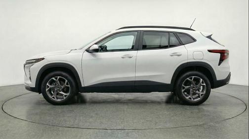 Summit White 2025 Chevrolet Trax LT
