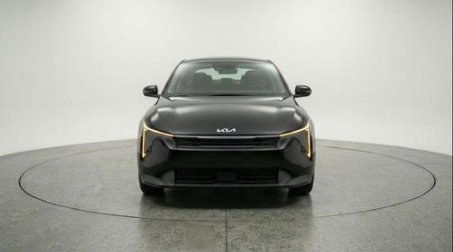 Aurora Black Pearl 2025 Kia K4 LXS