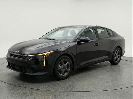 Aurora Black Pearl 2025 Kia K4 LXS