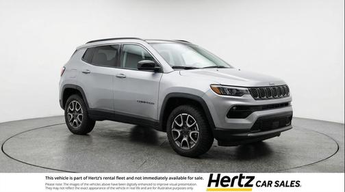 Silver Zynith Metallic Clearcoat 2025 Jeep Compass Trailhawk