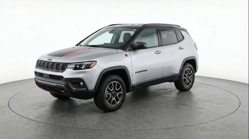 Silver Zynith Metallic Clearcoat 2025 Jeep Compass Trailhawk