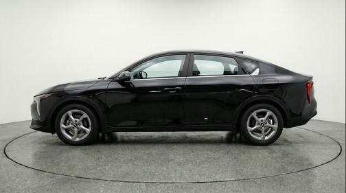 Aurora Black Pearl 2025 Kia K4 LXS