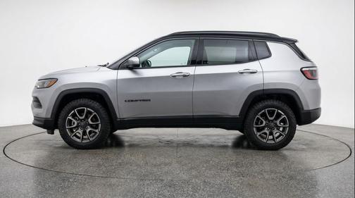 Silver Zynith Metallic Clearcoat 2025 Jeep Compass Trailhawk