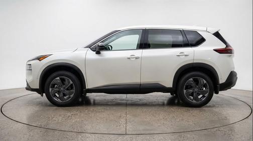 Everest White Pearl Tricoat 2025 Nissan Rogue SV