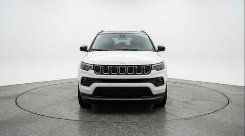 Bright White Clearcoat 2025 Jeep Compass Latitude