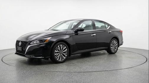 Super Black 2025 Nissan Altima SV FWD