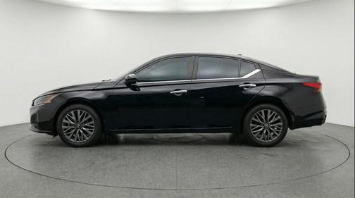 Super Black 2025 Nissan Altima SV FWD