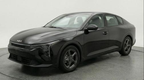 Aurora Black Pearl 2025 Kia K4 LXS