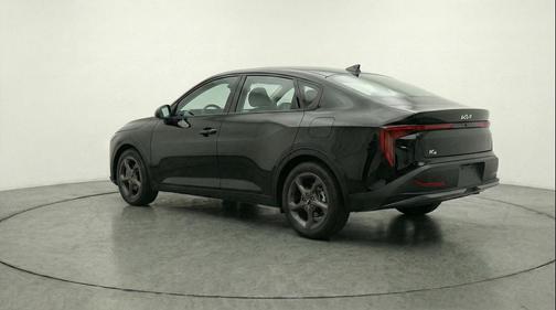 Aurora Black Pearl 2025 Kia K4 LXS