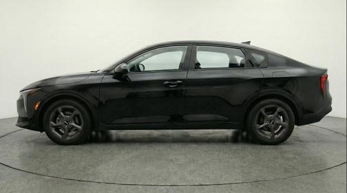 Aurora Black Pearl 2025 Kia K4 LXS