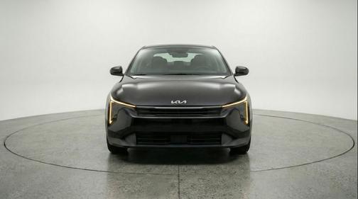Aurora Black Pearl 2025 Kia K4 LXS