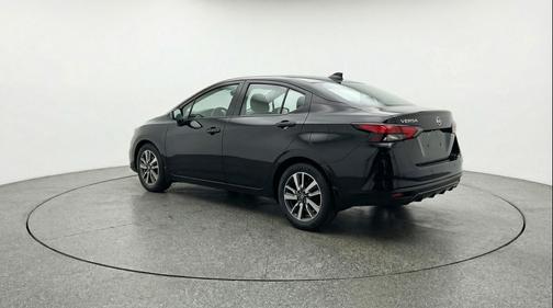 Super Black 2025 Nissan Versa 1.6 SV