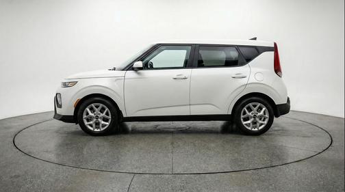 Snow White Pearl 2025 Kia Soul LX