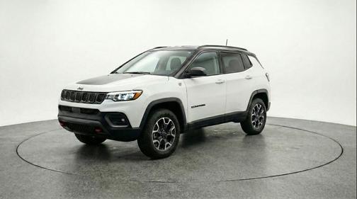 Bright White Clearcoat 2025 Jeep Compass Trailhawk