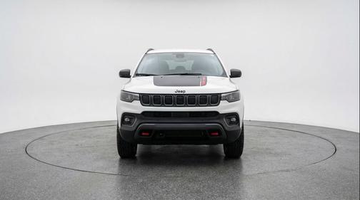 Bright White Clearcoat 2025 Jeep Compass Trailhawk