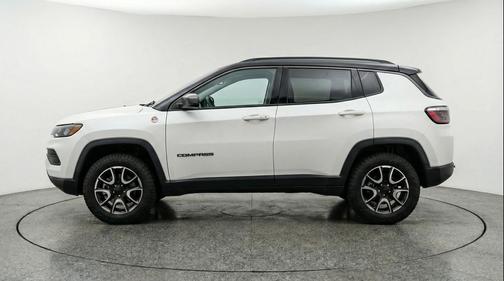 Bright White Clearcoat 2025 Jeep Compass Trailhawk
