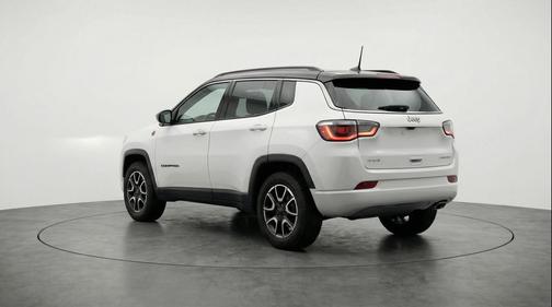 Bright White Clearcoat 2025 Jeep Compass Trailhawk