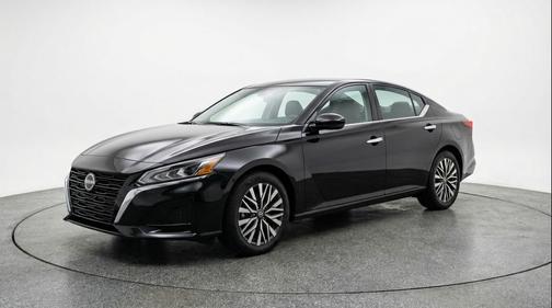 Super Black 2025 Nissan Altima SV FWD