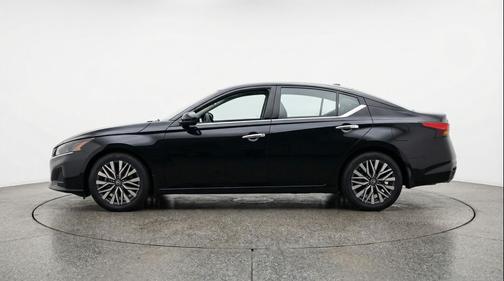 Super Black 2025 Nissan Altima SV FWD