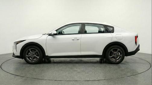 Snow White Pearl 2025 Kia K4 LXS