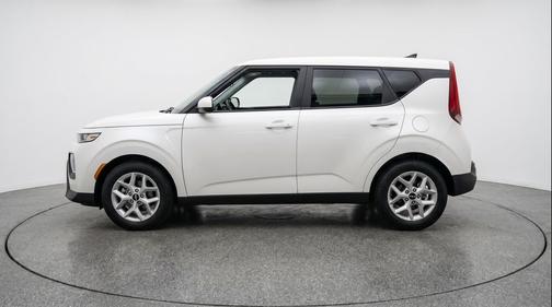 Snow White Pearl 2025 Kia Soul LX