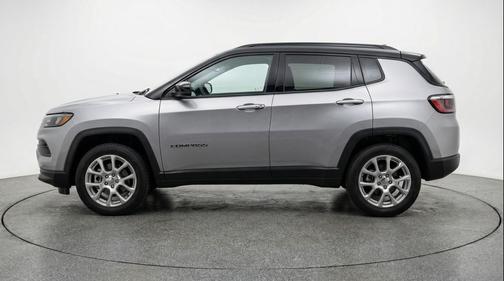 Silver Zynith Metallic Clearcoat 2025 Jeep Compass Limited