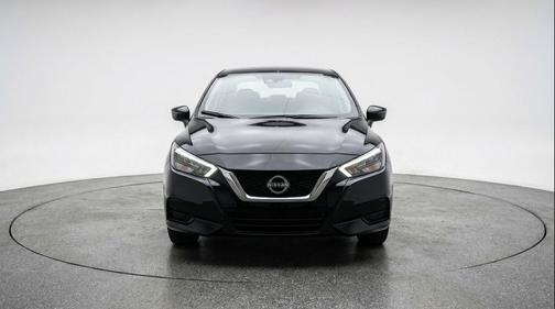 Super Black 2025 Nissan Versa 1.6 SV