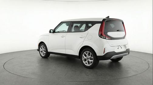 Snow White Pearl 2025 Kia Soul LX