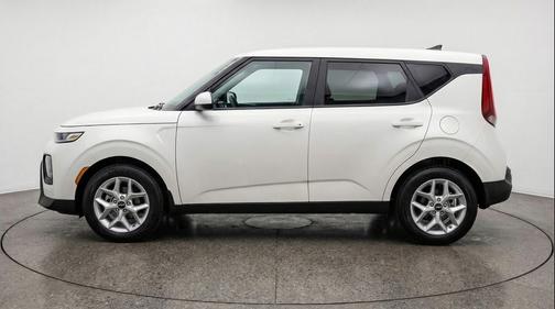 Snow White Pearl 2025 Kia Soul LX