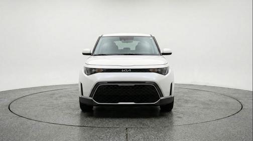 Snow White Pearl 2025 Kia Soul LX