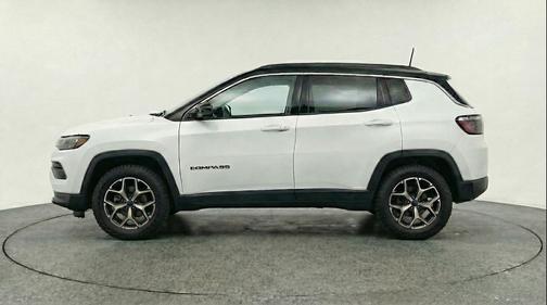 Bright White Clearcoat 2025 Jeep Compass Trailhawk