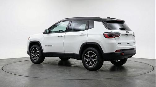 Bright White Clearcoat 2025 Jeep Compass Trailhawk