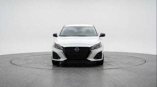 Glacier White 2025 Nissan Altima SV FWD