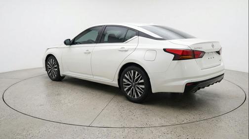 Glacier White 2025 Nissan Altima SV FWD