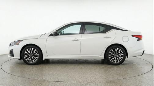 Glacier White 2025 Nissan Altima SV FWD