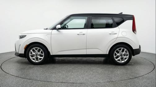 Snow White Pearl 2025 Kia Soul LX
