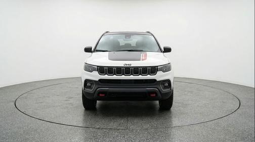 Bright White Clearcoat 2025 Jeep Compass Trailhawk