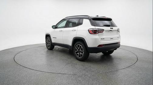 Bright White Clearcoat 2025 Jeep Compass Trailhawk