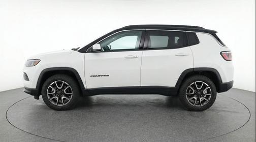 Bright White Clearcoat 2025 Jeep Compass Trailhawk